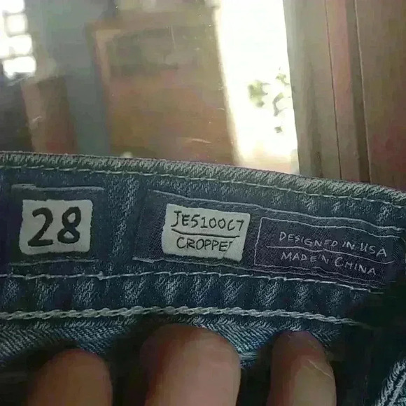 Miss Me Crop Jeans - Picture 5 of 9